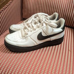 Nike White and Black Sneakers